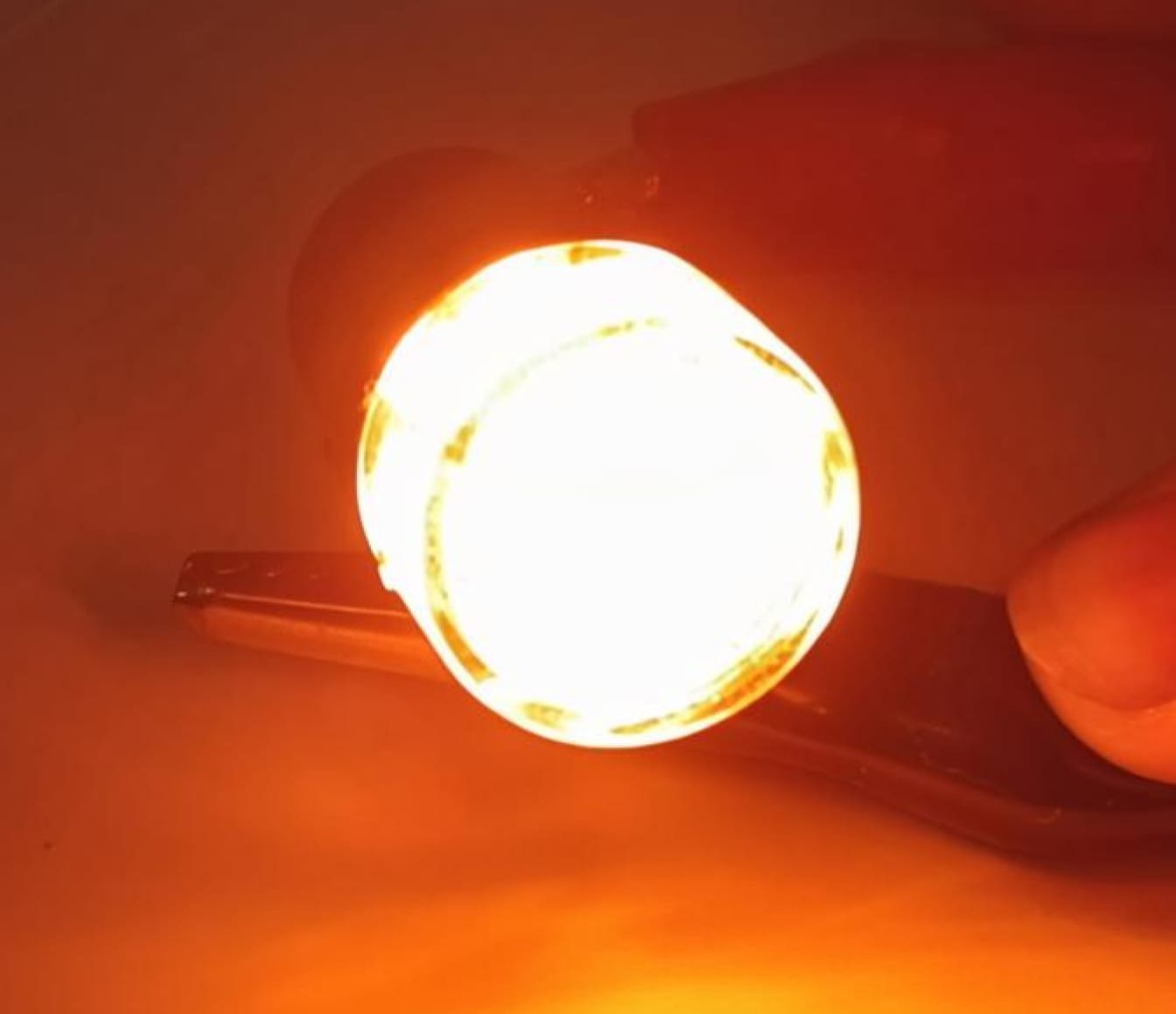 BOMBILLO 1141 DIRECCIONAL CRISTAL 10 LED AMARILLO FIJO